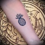Sjajan primjer gotove tetovaže od ananasa - crtež je pogodan za tetovažu ananasa na vratu