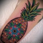 Sjajan primjer primijenjene tetovaže ananasa - crtež je prikladan za tetovažu ananasa male ljubavi