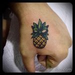 Kreditni primjer postojeće tetovaže ananasa - crtež je prikladan za tetovažu ananasa na donjem dijelu leđa