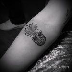 Primijenjeni testni primjer tetovaže ananasa - crtež je prikladan za tetovažu ananasa na bedru