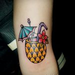 Zanimljiva verzija postojeće tetovaže ananasa - crtež je pogodan za tetovažu ananasa na prstu