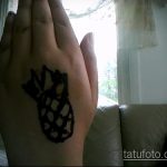 Jedinstven primjer gotove tetovaže ananasa - crtež je pogodan za akvarel za tetovažu ananasa