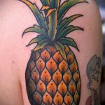 Cool verzija gotove tetovaže ananasa - crtež je pogodan za tetovažu ananasa na ruci