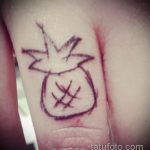 Testna verzija postojeće tetovaže ananasa - crtež je prikladan za tetovažu ananasa na donjem dijelu leđa