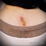 Izvorni primjer gotove tetovaže ananasa - crtež je pogodan za tetovažu ananasa na bedru