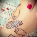 Cool verzija primijenjene tetovaže ananasa - crtež je prikladan za tetovažu ananasa male ljubavi