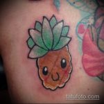 Testna verzija primijenjene tetovaže ananasa - crtež je prikladan za tetovažu ananasa na nozi