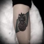 Jedinstvena verzija postojeće tetovaže ananasa - crtež je prikladan za tetovažu ananasa na nozi