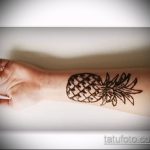 Sjajan primjer postojeće tetovaže ananasa - crtež je prikladan za tetovažu ananasa na donjem dijelu leđa