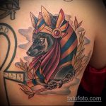 Az elvégzett Anubis tetoválás klassz változata - a rajz alkalmas Anubis tetováláshoz a hátán