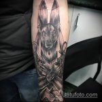 Jó példa a kész Anubis tetoválásra - a rajz alkalmas Anubis tetováláshoz a karon