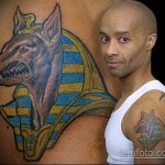 Egy remek példa egy elkészített Anubis tetoválásra - a rajz alkalmas Anubis tetoválásra a hátán