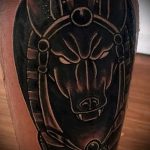 A meglévő Anubis tetoválás hűvös változata - a rajz alkalmas anubis tetoválásra a lábán