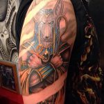 Az alkalmazott Anubis tetoválás hűvös változata - a rajz alkalmas anubis tetováláshoz a karon