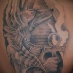 Jó példa a kész Anubis tetoválásra - a rajz alkalmas a karon lévő anubis tetoválás fényképéhez