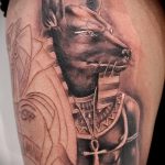 Egy remek példa egy Anubis tetoválásra - a rajz alkalmas anubis és ra tetoválásokra