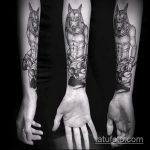 A tetovált Anubis tesztverziója - a rajz alkalmas a karon lévő anubis tetoválás fényképéhez