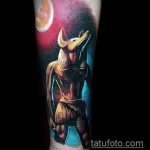 Az Anubis tetoválás egyedi változata - a rajz alkalmas az egyiptomi istenek, Anubis tetoválására