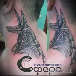 Az elvégzett Anubis tetoválás érdekes változata - a rajz alkalmas Anubis tetoválásra súlyokkal