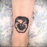 Egy teszt példa egy kész árvácska tetoválásra - a rajz alkalmas élő árvácska tetoválásra