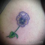 A meglévő árvácska tetoválás klassz változata - a rajz árvácska virág tetováláshoz alkalmas