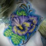 Jó példa az árvácska tetoválására - a rajz árvácska és pillangó tetováláshoz alkalmas