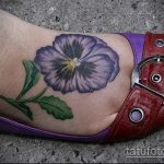 A kész árvácska tetoválás hűvös változata - a rajz alkalmas pillangós árvácskás tetováláshoz