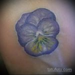 Az elkészült árvácska tetoválás érvényes változata - a rajz árvácska és pillangó tetováláshoz alkalmas