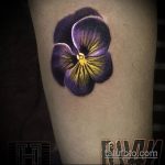 Az alkalmazott árvácska tetoválás hűvös változata - a rajz alkalmas pillangós árvácskához