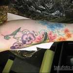 Eredeti példa egy meglévő árvácskára - a rajz alkalmas árvácskás tetoválásra a lábán