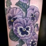 Egy érdekes példa egy alkalmazott árvácska tetoválásra - a rajz alkalmas élő árvácska tetoválásra