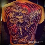 A kész tetoválás hűvös változata Mihály arkangyal - a rajz alkalmas Mihály arkangyal tetoválására az oldalán