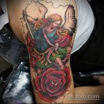 Jó példa egy meglévő tetoválásra Mihály arkangyal - a rajz alkalmas Mihály arkangyal pajzsos tetoválására