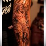 A kész tetoválás érdekes változata Mihály arkangyal - a rajz alkalmas Mihály arkangyal tetoválására a karvázlatokon