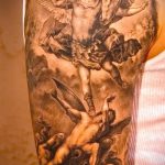 Jó példa Mihály arkangyal tetoválására - a rajz alkalmas Mihály arkangyal tetoválására egy lány számára