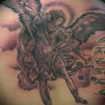 Jó példa a kész tetoválásra Mihály arkangyal - a rajz alkalmas Mihály arkangyal pajzsos tetoválására