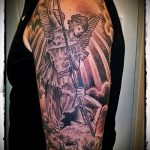 A meglévő tetoválás hűvös változata, Mihály arkangyal - a rajz alkalmas Mihály arkangyal tetoválására a karvázlaton