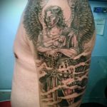 A kivitelezett tetoválás menő változata Mihály arkangyal - a rajz alkalmas tetoválásra Mihály arkangyal felirat