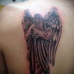 A meglévő tetoválás hűvös változata Mihály arkangyal - a rajz alkalmas Mihály arkangyal tetoválására egy lány számára