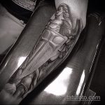 A Mihály arkangyal kivitelezett tetoválás eredeti változata - a rajz alkalmas Mihály arkangyal karddal készült tetoválására