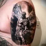 A tetovált Mihály arkangyal menő változata - a rajz alkalmas Mihály arkangyal tetoválására a lapockán