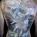 Jó példa egy meglévő tetoválásra Mihály arkangyal - a rajz alkalmas Mihály arkangyal tetoválására a zónán