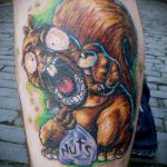 Egy egyedülálló példa a mókus tetoválásra - a rajz alkalmas a kerékben lévő mókus tetoválására