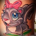 A mókus kész tetoválásának eredeti változata - a rajz alkalmas a mókus tetoválásáról készült fényképre