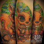 Eredeti példa a mókus alkalmazott tetoválására - a rajz alkalmas a mókus és a nyíl tetoválásának fényképére