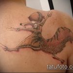 A mókus tetoválásának egyedi változata - a rajz alkalmas a jégkorszak mókusának tetoválására