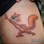 Érdekes példa egy meglévő mókus tetoválásra - a rajz alkalmas egy kerékben lévő mókus tetoválására