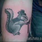 A mókus tetoválásának egyedi változata - a rajz alkalmas a mókus tetoválására a lábán