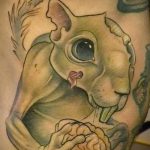 A kész mókus tetoválás hűvös változata - a rajz alkalmas egy mókus és nyíl tetoválás fényképére