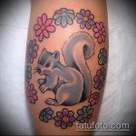 Eredeti példa a mókus alkalmazott tetoválására - a rajz alkalmas a mókus akvarell tetoválására